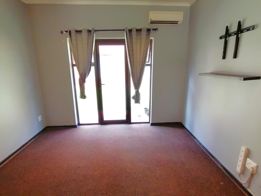 To Let 1 Bedroom Property for Rent in Vredenhof Sh Free State